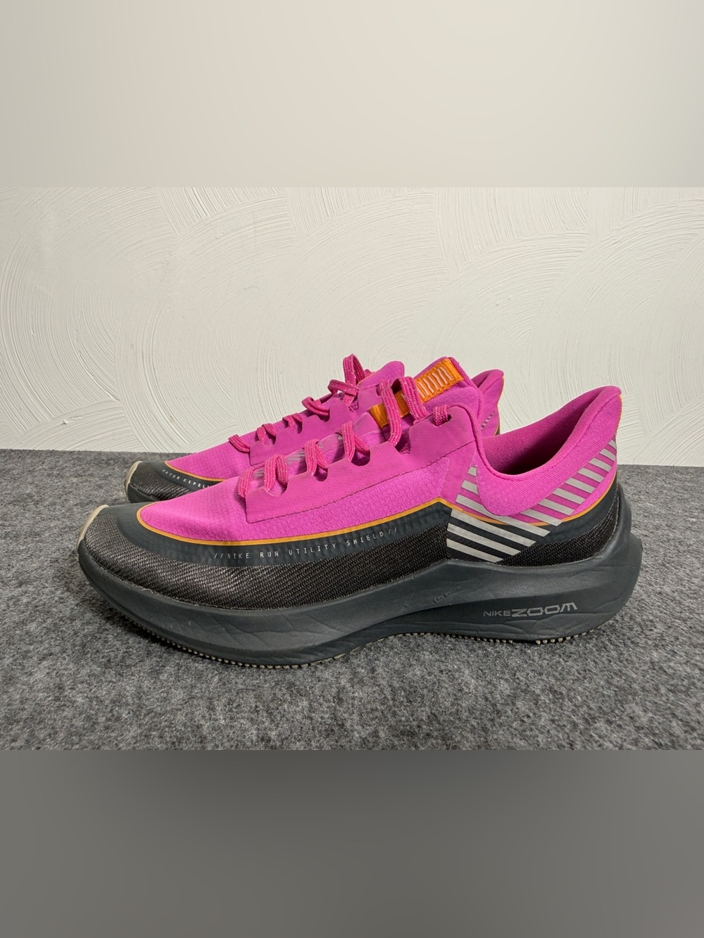 Nike Air Zoom Winflo 6 Shield Womens Size 7.5 Running Shoe Fire Pink CT1589-600